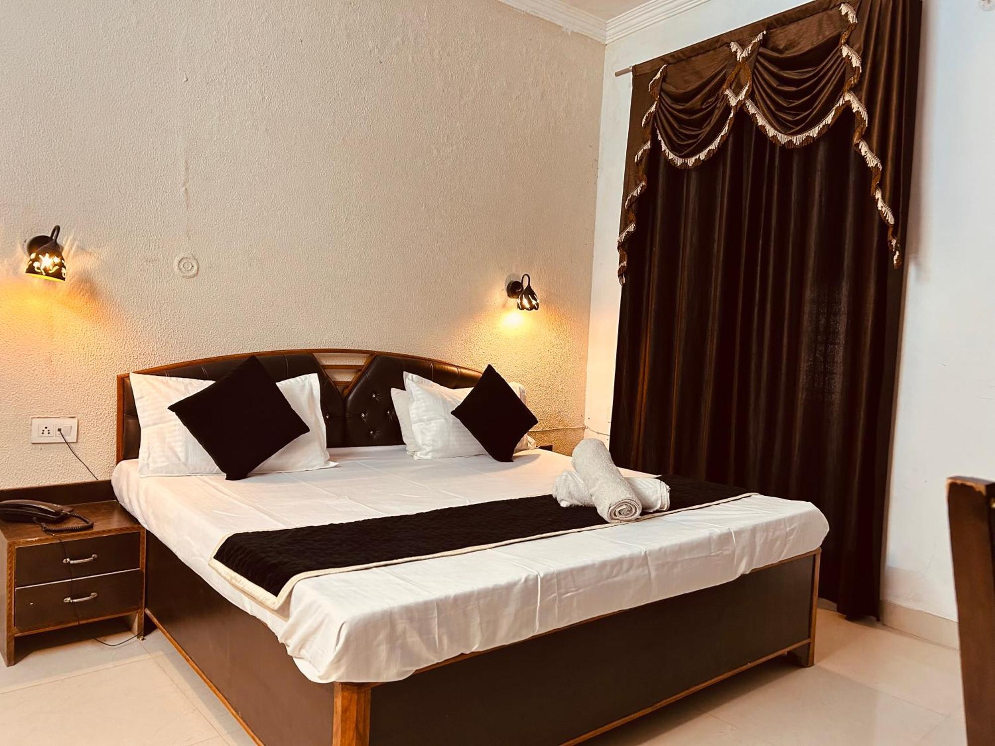 Hotel Royal Respite - Luxury Comfort ! Travellers Delight ! Budget Friendly ! Prime Location ! Guest Favourite Rishīkesh Exterior foto