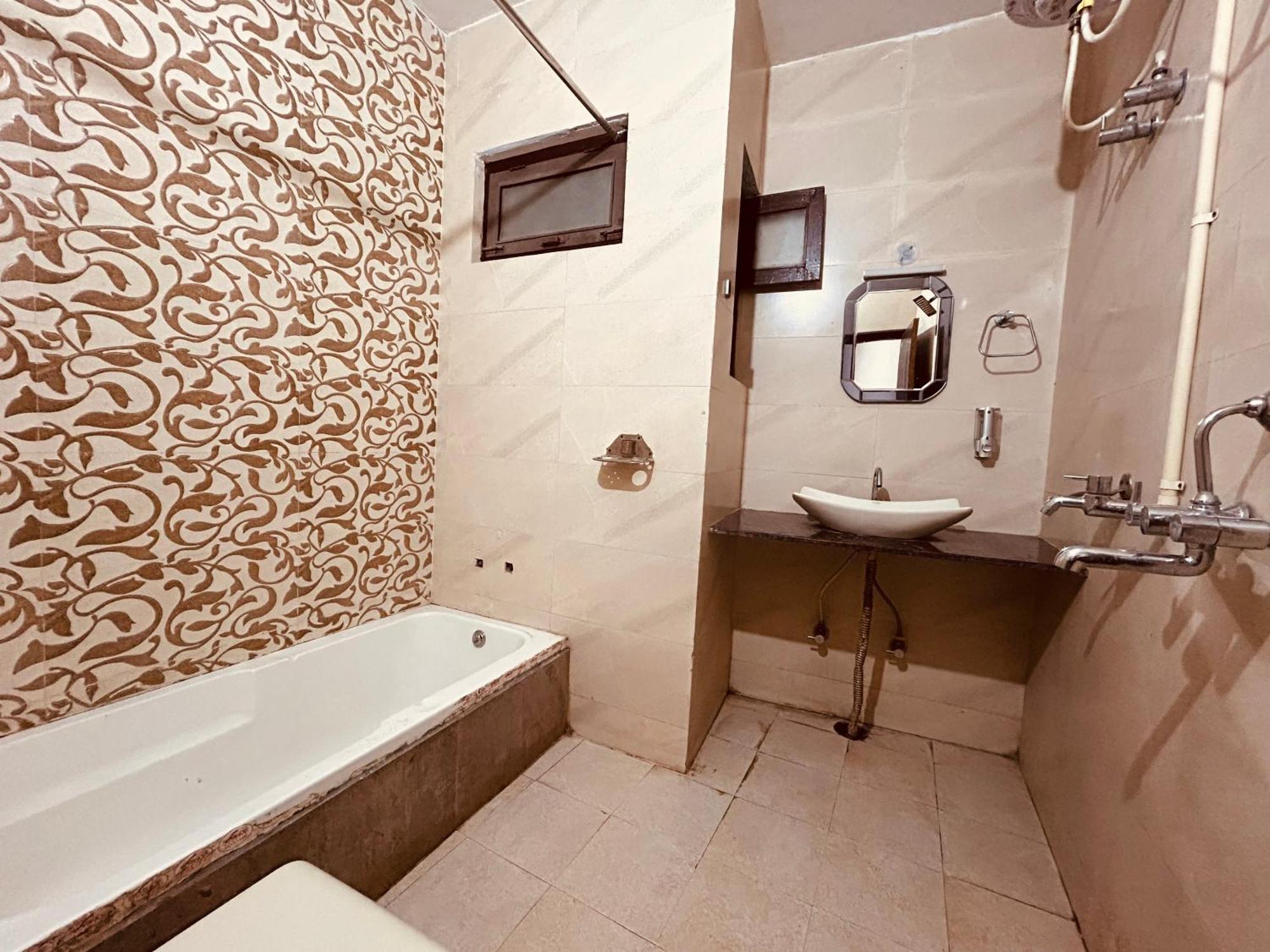 Hotel Royal Respite - Luxury Comfort ! Travellers Delight ! Budget Friendly ! Prime Location ! Guest Favourite Rishīkesh Exterior foto