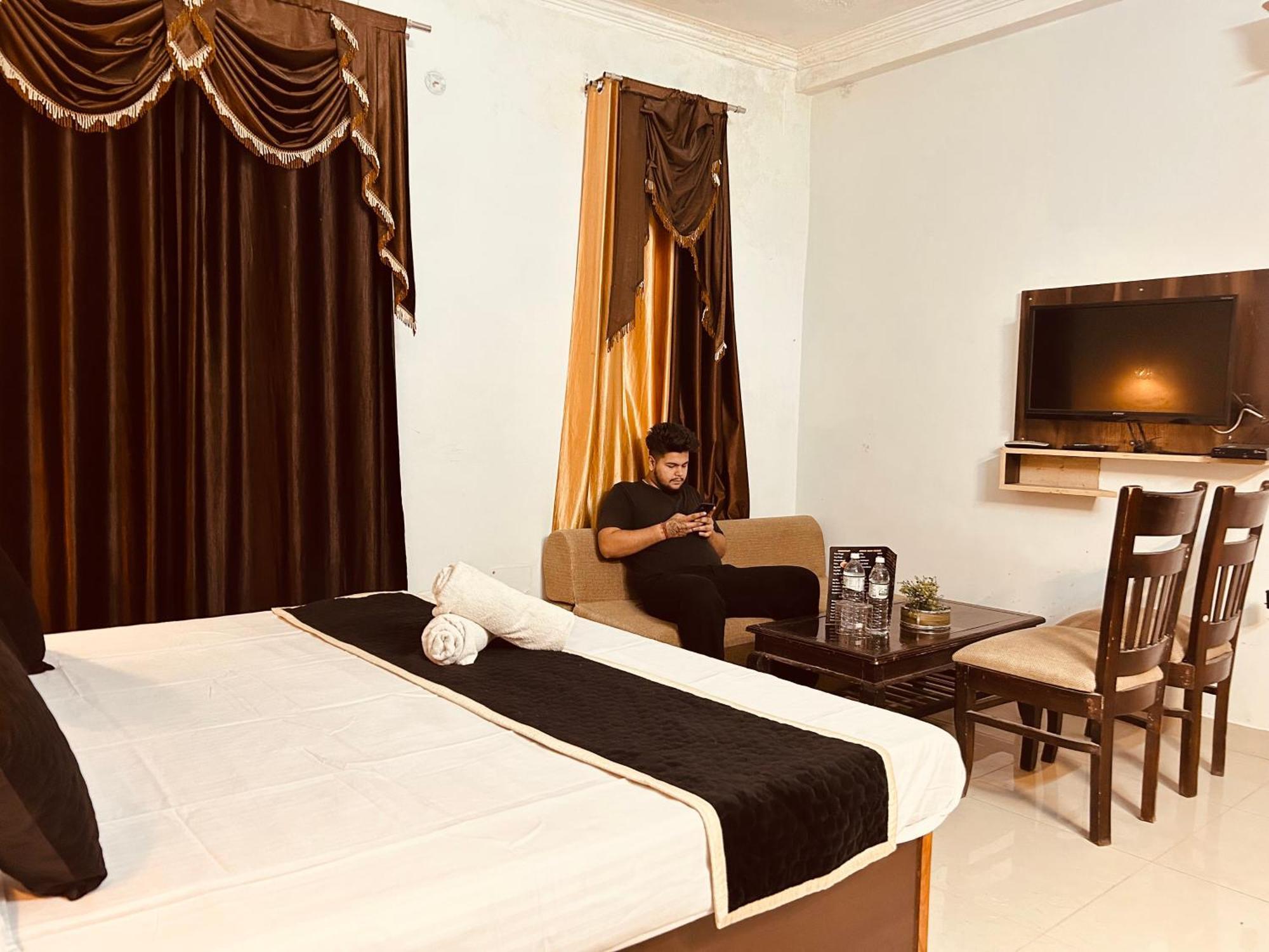 Hotel Royal Respite - Luxury Comfort ! Travellers Delight ! Budget Friendly ! Prime Location ! Guest Favourite Rishīkesh Exterior foto