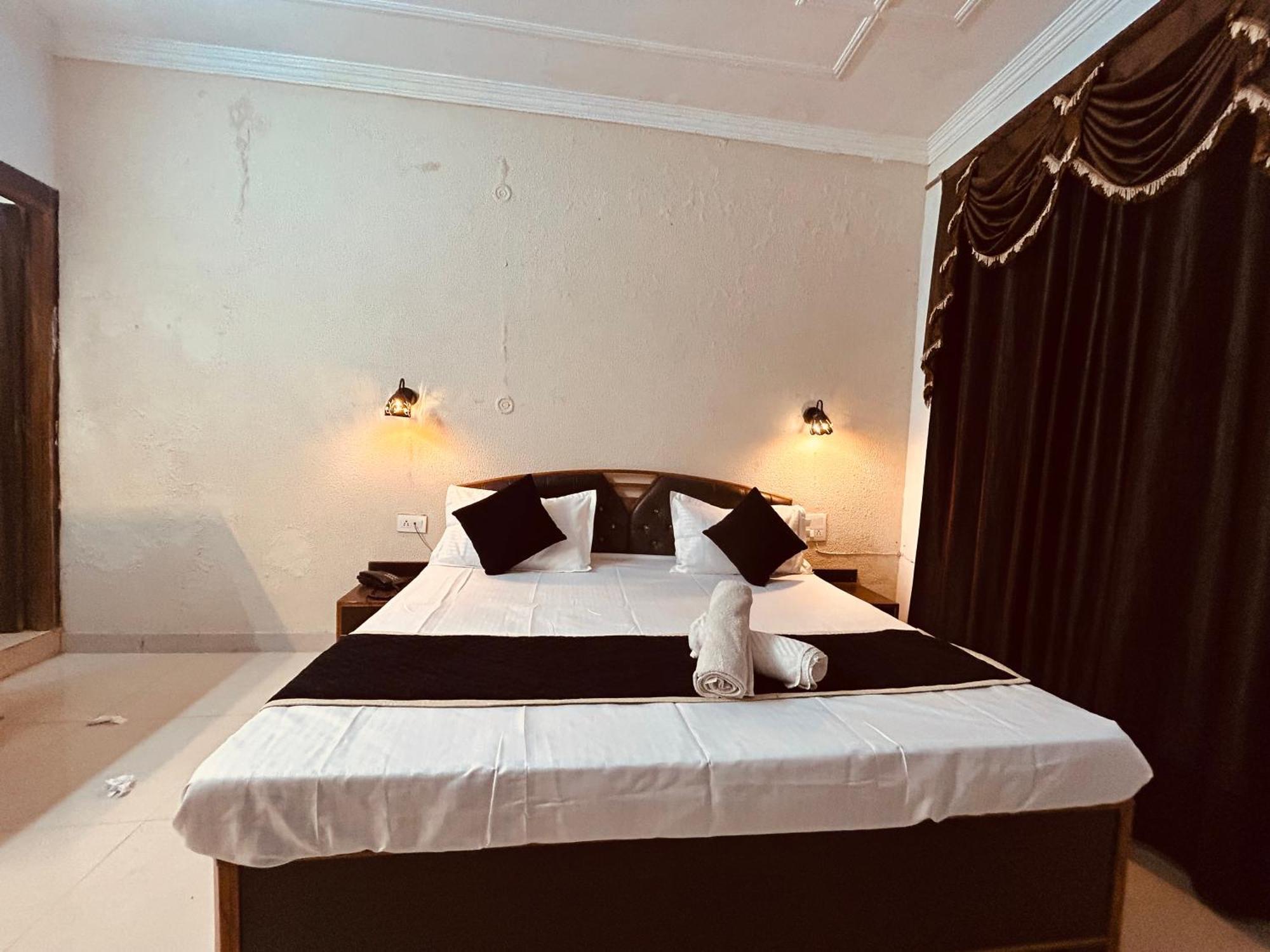 Hotel Royal Respite - Luxury Comfort ! Travellers Delight ! Budget Friendly ! Prime Location ! Guest Favourite Rishīkesh Exterior foto